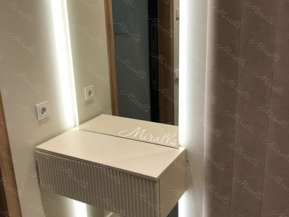 Зеркало Basic в прихожей