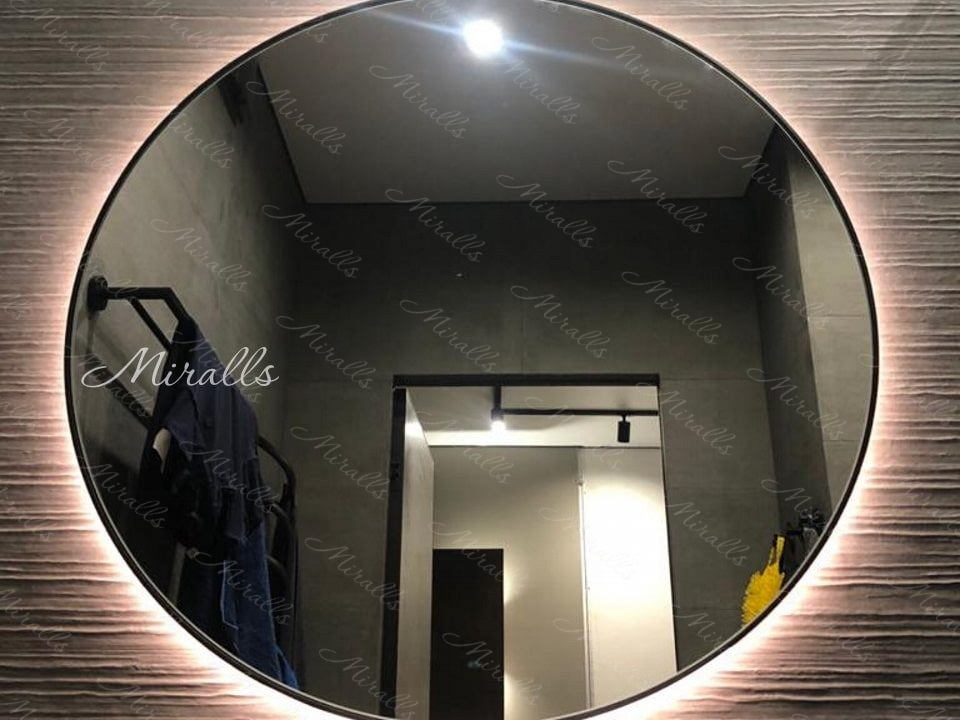 Зеркало круглой формы Medea Extra в ванне