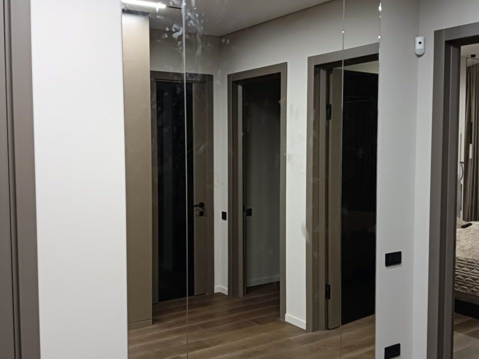 Композиция из зеркальных полотен