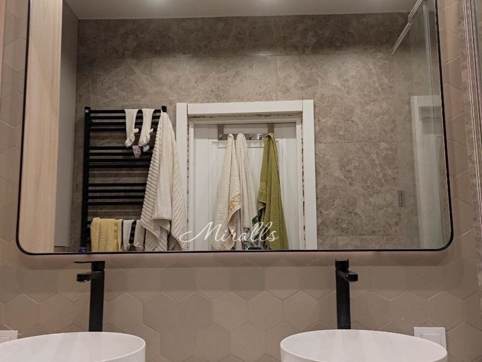 Зеркало Maison Extra в санузле