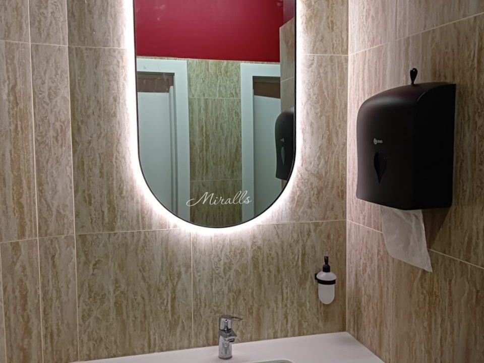 Капсульное зеркало Ameli Extra в тонкой черной раме