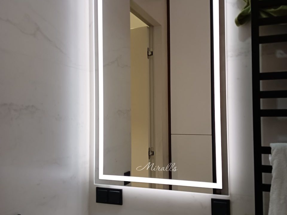 Прямоугольное зеркало Edging с холодной подсветкой