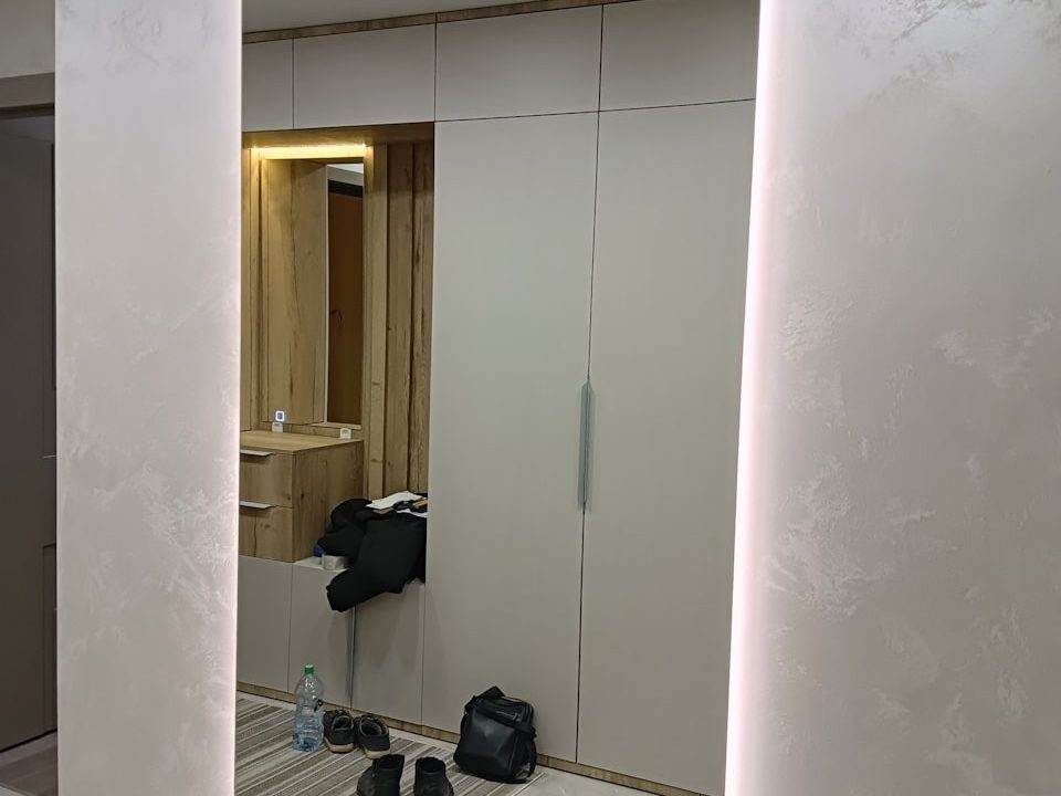 Зеркало с интерьерной подсветкой Basic XL в прихожей