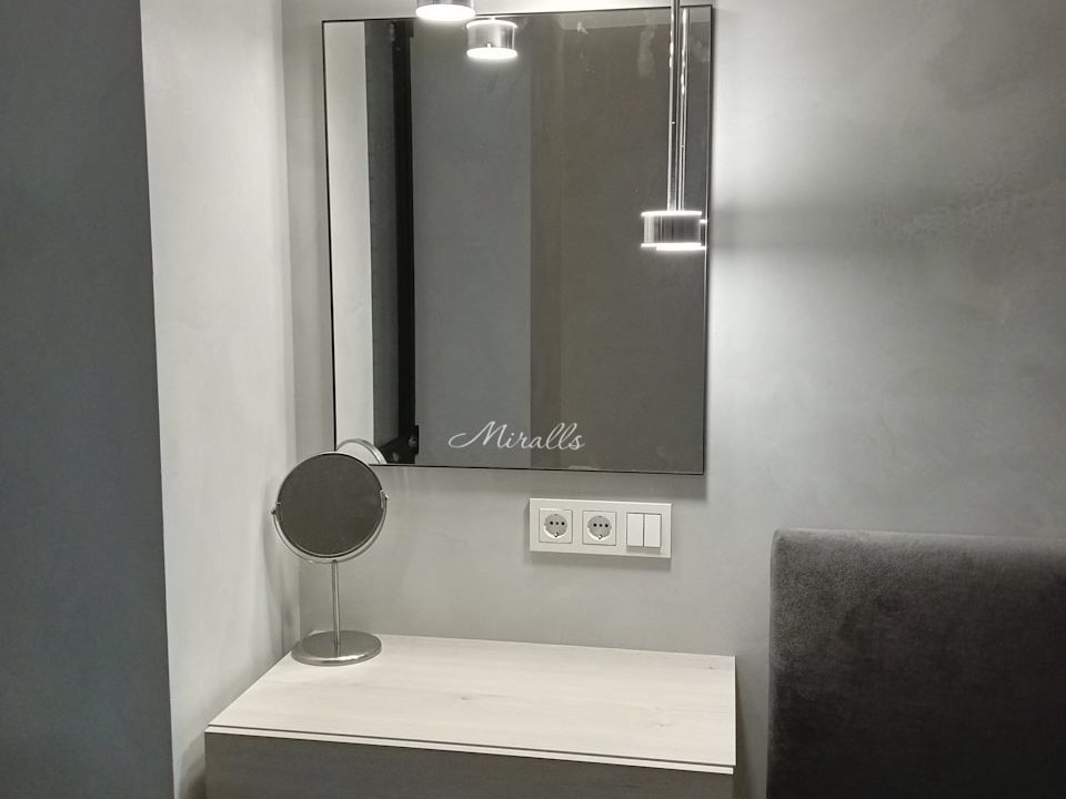 Зеркало в металлической раме Galla New