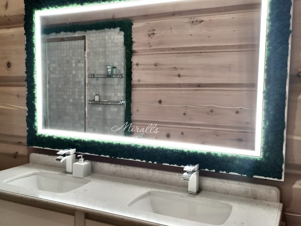 Прямоугольное зеркало со мхом Moss Plus в частном доме