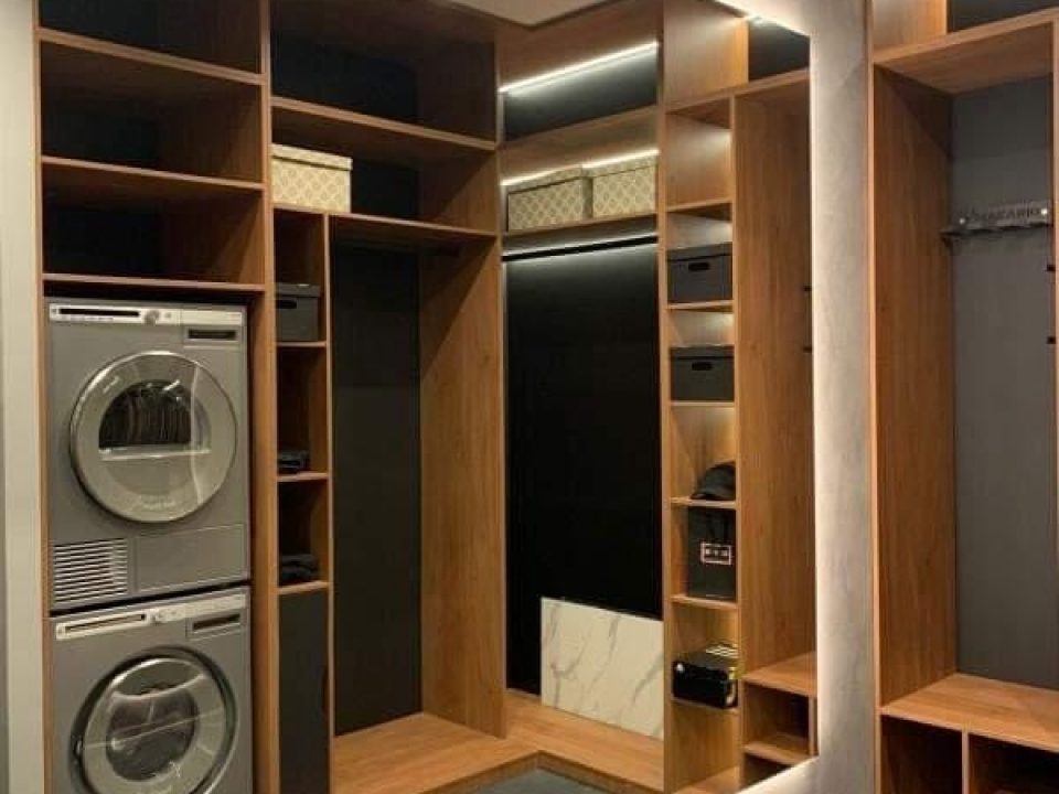 Зеркало с подсветкой Basic XL в гардеробной
