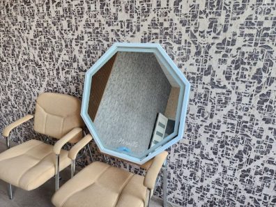 https://miralls.it-kolibri.com/wp-content/uploads/2023/09/Mnogougolnoe-zerkalo-s-podsvetkoj-v-rame-Signia-2-min-396x297.jpg