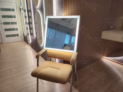 https://miralls.it-kolibri.com/wp-content/uploads/2023/11/Kvadratnoe-zerkalo-s-podsvetkoj-Murano-Extra-1-min-1-396x297.jpg