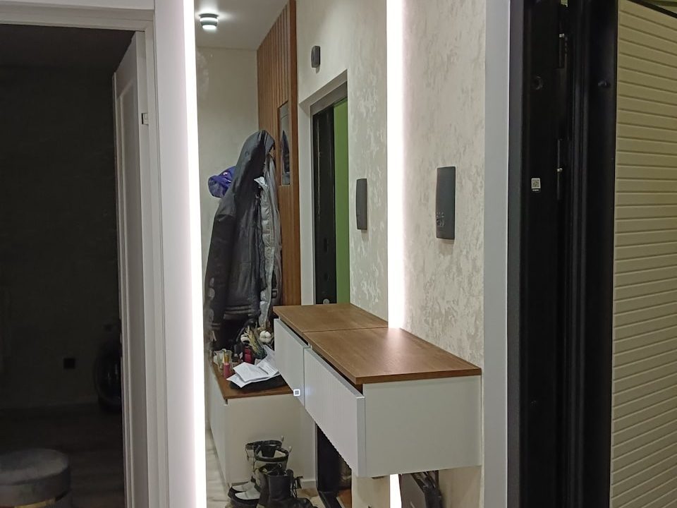 Большое зеркало Basic XL в спальне