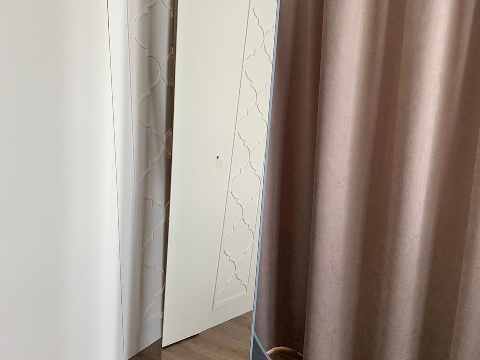Напольное зеркало Satin в интерьере