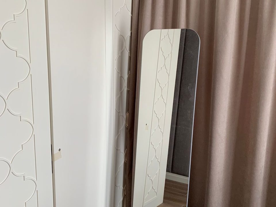 Напольное зеркало Satin в интерьере