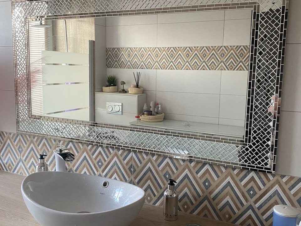 Зеркало Antique в интерьере санузла
