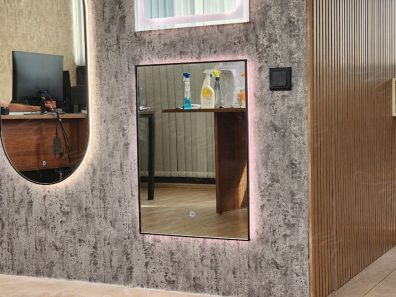 Зеркало в раме с подсветкой Brams Extra
