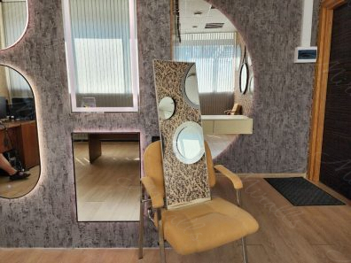 https://miralls.it-kolibri.com/wp-content/uploads/2024/07/Pryamougolnoe-zerkalo-bez-podsvetki-v-serebristoj-rame-Galla-New-1-min-396x297.jpg