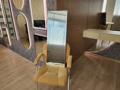 Прямоугольное зеркало с фацетом в серебристой раме Galla New