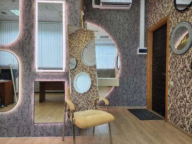 Прямоугольное зеркало с фацетом в металлической раме Galla New