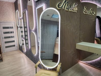 Высокое капсульное зеркало в раме с подсветкой Ameli Plus