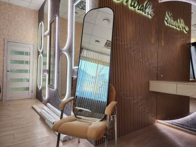 https://miralls.it-kolibri.com/wp-content/uploads/2025/02/Zerkalo-v-chernoj-rame-s-skruglennymi-uglami-Look-2-min-396x297.jpg