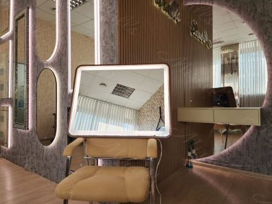 https://miralls.it-kolibri.com/wp-content/uploads/2025/07/Zerkalo-s-podsvetkoj-v-derevyannoj-rame-Maison-Plus-2-min-396x297.jpg
